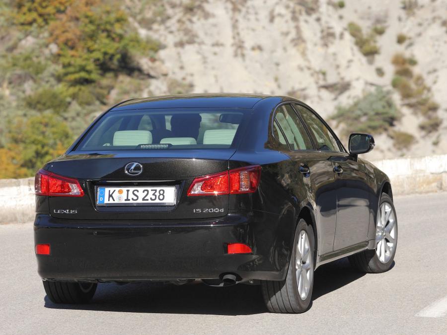  Lexus IS200d 2010 года  (фото 15 из 19)